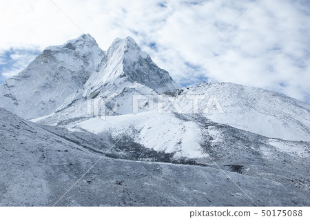 來自珠穆朗瑪峰公路Din Boche的Ama Dablam 來自珠穆朗瑪峰公路Din Boche的Ama Dablam 50175088