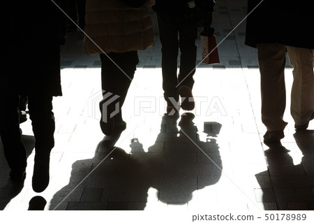 人和腳剪影 50178989