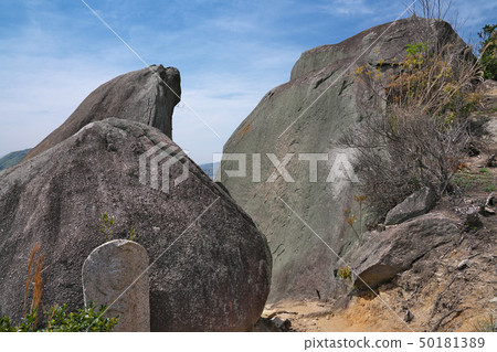 [Iwaya Mega Stone Iwaya Ara Shrine] Onomichi City, Hiroshima Prefecture Kudo City 50181389