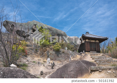 [Iwaya Mega Stone Iwaya Ara Shrine]廣島縣工藤市 50181392