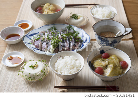 與三文魚Tataki的健康食物 與三文魚Tataki的健康食物 50181451