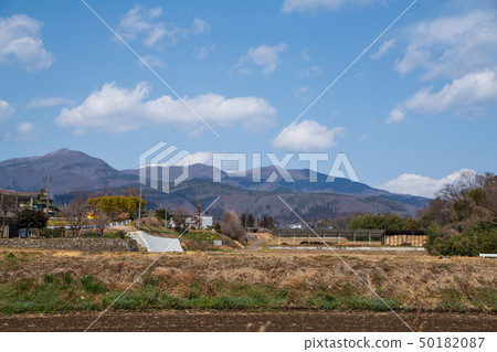 從Akagi山脈Akusawa房子Maebashi市附近 從Akagi山脈Akusawa房子Maebashi市附近 50182087