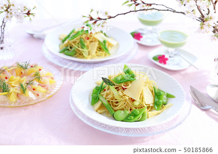與春天蔬菜的麵團 與春天蔬菜的麵團 50185866