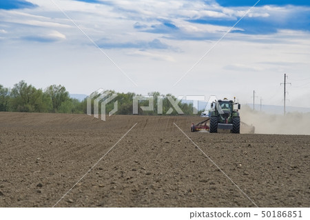 farmer seeding 50186851