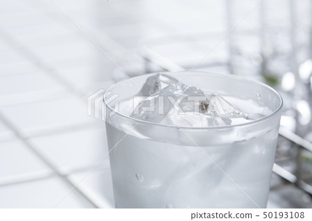 Glass of cold water 50193108