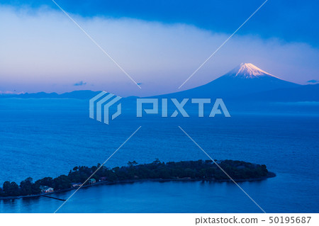 (Shizuoka Prefecture) Mt. Fuji over Oceanazaki (Osezaki) 50195687