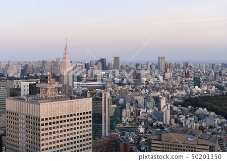日本的東京都市風景我們看新國家體育場,東京鐵塔,六本木新城等。 日本的東京都市風景我們看新國家體育場,東京鐵塔,六本木新城等。 50201350