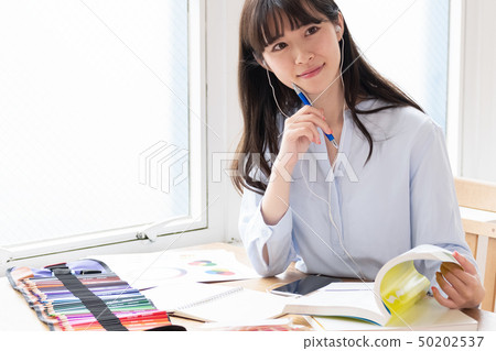 Color coordinator qualification study woman 50202537