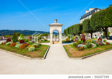 Fountain at Boulevard Pyrenees, Pau 50207395