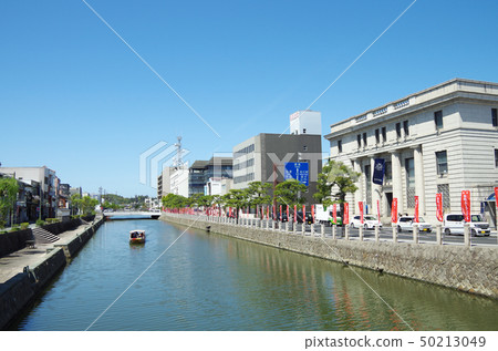 乘船遊覽松江城護城河及其美麗的石牆,松江城是日本的國寶級古城。 乘船遊覽松江城護城河及其美麗的石牆,松江城是日本的國寶級古城。 50213049