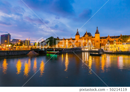 阿姆斯特丹中央火車站夜視圖 50214119