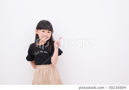 小學女生擺姿勢 50216804