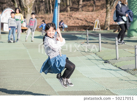 一個女孩在運動 50217051