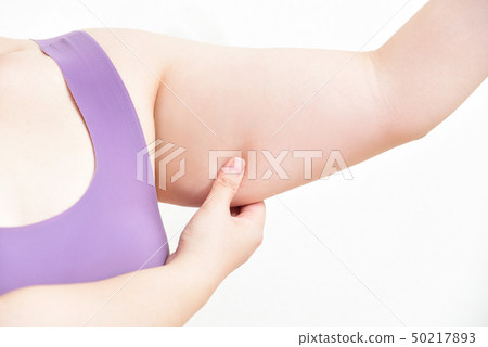 捏上臂用手指的女人 50217893