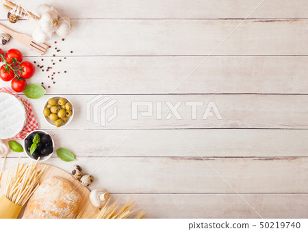 Homemade spaghetti pasta with quail eggs  50219740