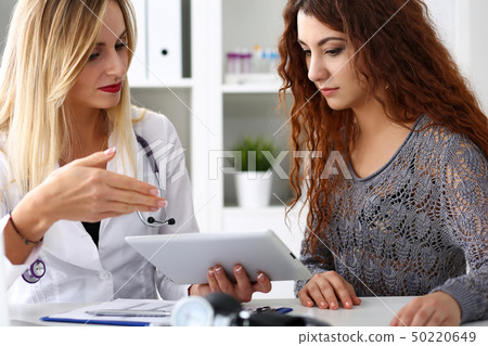 Beautiful female medicine doctor explain diagnosis Beautiful female medicine doctor explain diagnosis 50220649
