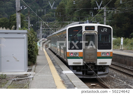 上越線高崎口的211系列列車 50224642