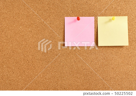 Cork board with a colored paper blank notes 50225502
