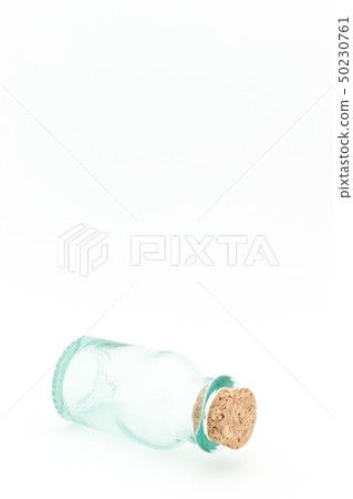 空的玻璃瓶小瓶黃柏瓶黃柏蓋帽 空的玻璃瓶小瓶黃柏瓶黃柏蓋帽 50230761