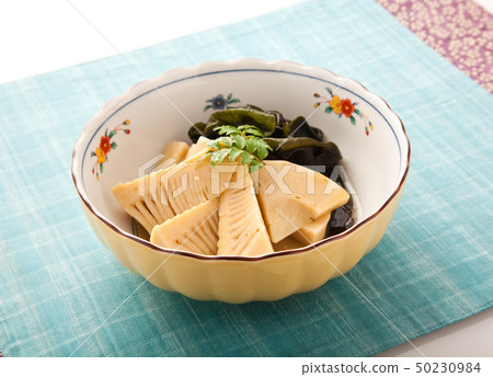 煮沸的年輕竹筍 煮沸的年輕竹筍 50230984