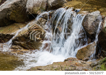  山流固定瀑布（小松高松市左平町） 50232077