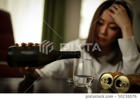 Women who drink alone Women who drink alone 50238876