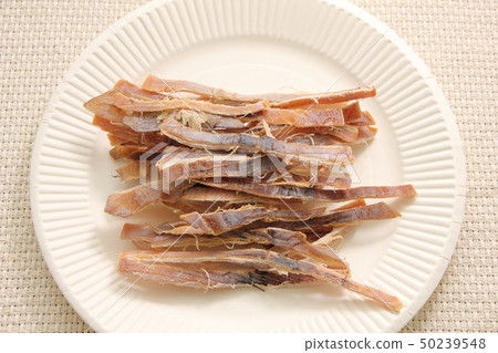 Atarime（Sulme）放在紙盤上。 50239548