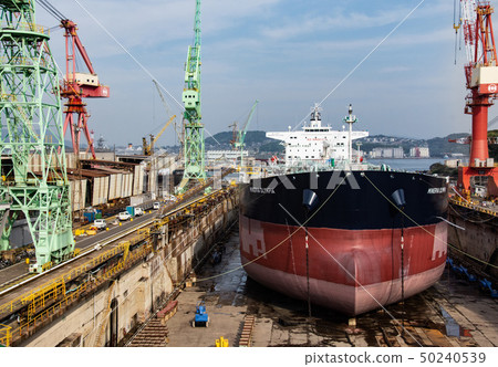 Shipbuilding industry and jib crane Shipbuilding industry and jib crane 50240539