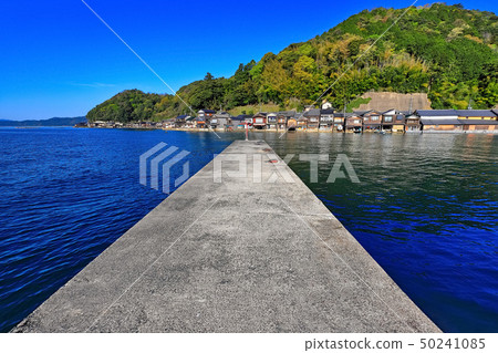 Small fishing villages and port towns in the region 50241085