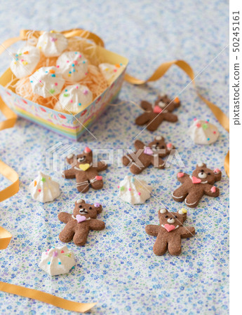 Bear-shaped cookie 50245161