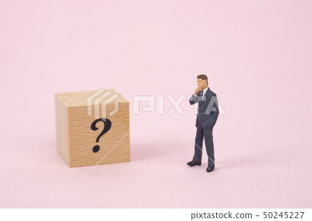 有問號立方體的微型商人 50245227