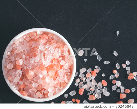 Himalayan pink salt in crystals 50246842