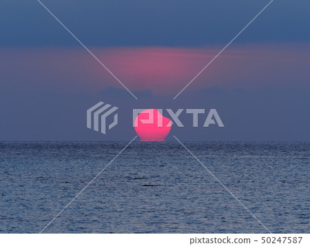 Daruma Sun Daruma Asahi Partial Solar Eclipse Rising from the Sea Eclipse / Partial Solar Eclipse 50247587