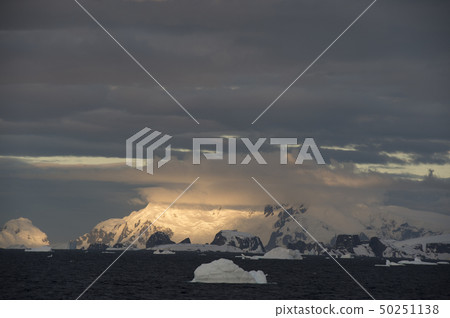 Mountain view beatiful view sunset in Antarctica Mountain view beatiful view sunset in Antarctica 50251138