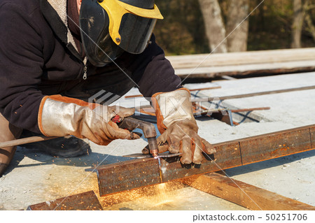 Plasma cutting of work pieces of steel structures from heavy steel plate Plasma cutting of work pieces of steel structures from heavy steel plate 50251706
