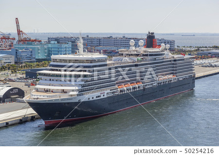 To QE2 Yokohama Port 50254216