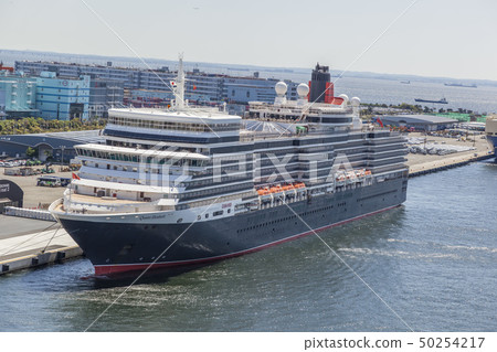 To QE2 Yokohama Port To QE2 Yokohama Port 50254217