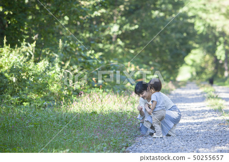 與父母和孩子一起走 與父母和孩子一起走 50255657