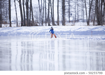 女孩去滑冰 50255799