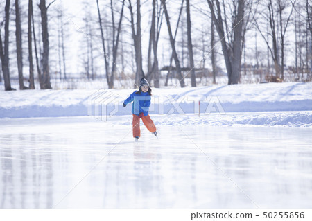 Girls to skate 50255856