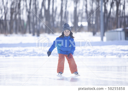 Girls to skate 50255858