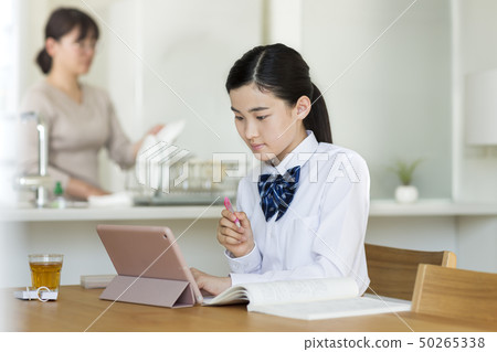 學校女生學習 50265338