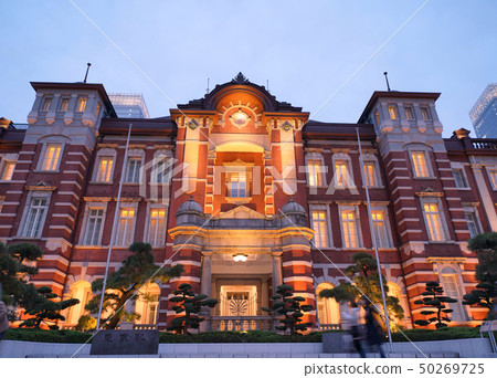 Tokyo cityscape in Japan Bustling Tokyo station = April 28th (Sunday of Heisei in large consecutive holidays) Tokyo cityscape in Japan Bustling Tokyo station = April 28th (Sunday of Heisei in large consecutive holidays) 50269725