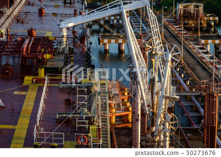 Connection of tanker manifolds and terminal's arms Connection of tanker manifolds and terminal's arms 50273676