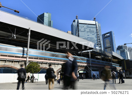 在日本的東京都市風景我看新橋站 50276271