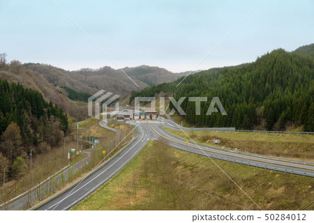 Kosaka junction tollgate connecting Tohoku and Akita Expressways (Senhoku City, Akita Prefecture) 50284012