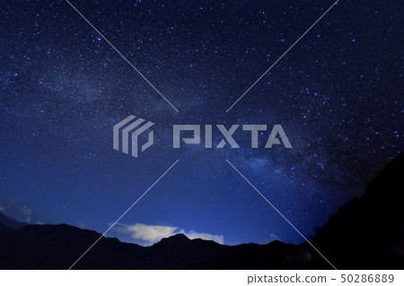 美麗獎銀色美麗的銀河星空。 美麗獎銀色美麗的銀河星空。 50286889
