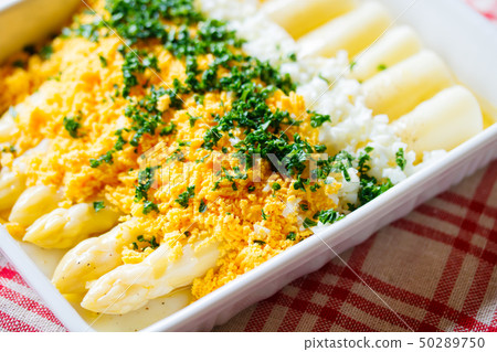 White asparagus mimosa salad 50289750