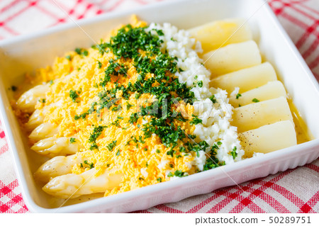 White asparagus mimosa salad 50289751