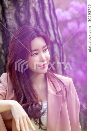 Woman relaxing in the park 50293796